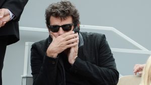 Accusé d'exhibition et de harcèlement sexuel, Patrick Bruel annule toute sa promo